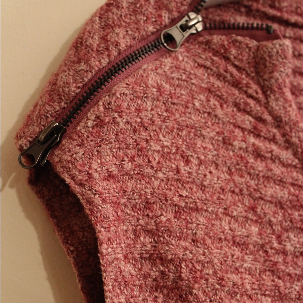 Salmon zipped sweater